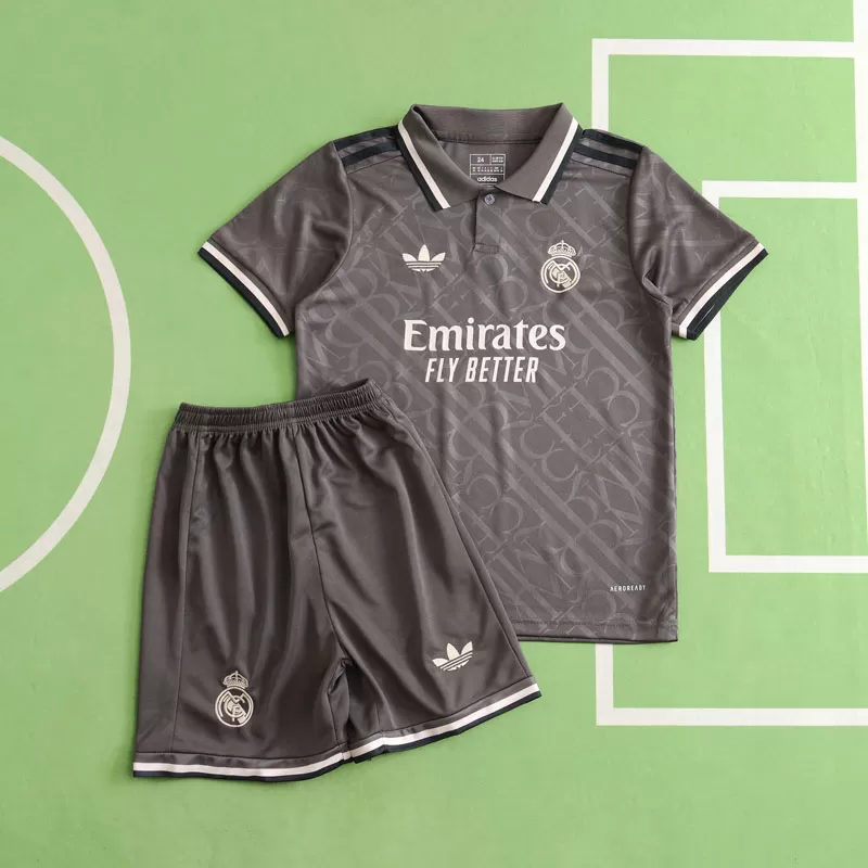 Real Madrid tretji otroški dres 2024/25 - siva komplet z majico in hlačami