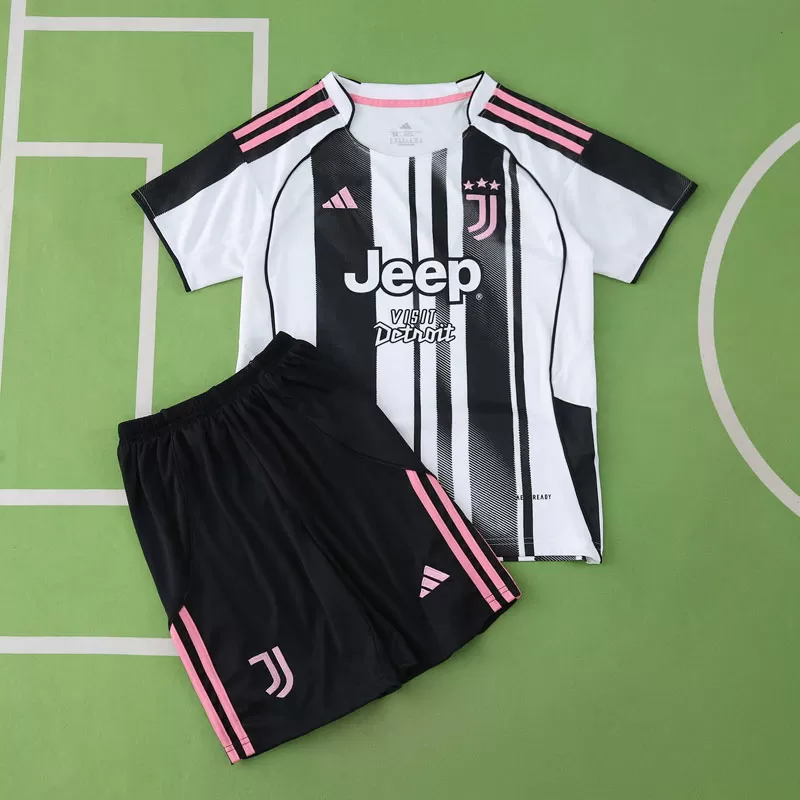 Otroški Juventus dres domači 2025/26 - nogometni komplet z logotipi sponzorjev